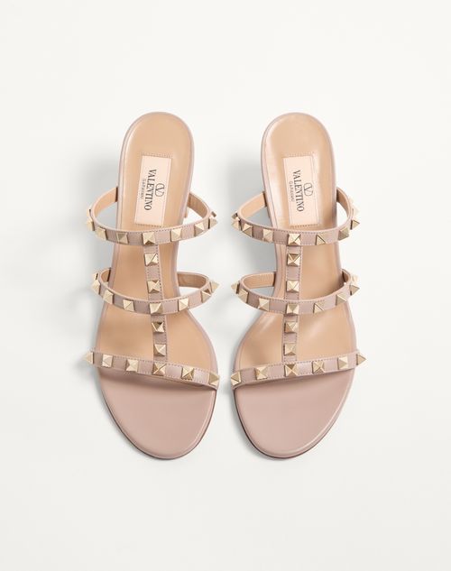 Valentino Garavani - Rockstud Calfskin Leather Slide Sandal 60 Mm - Poudre - Woman - Sandals